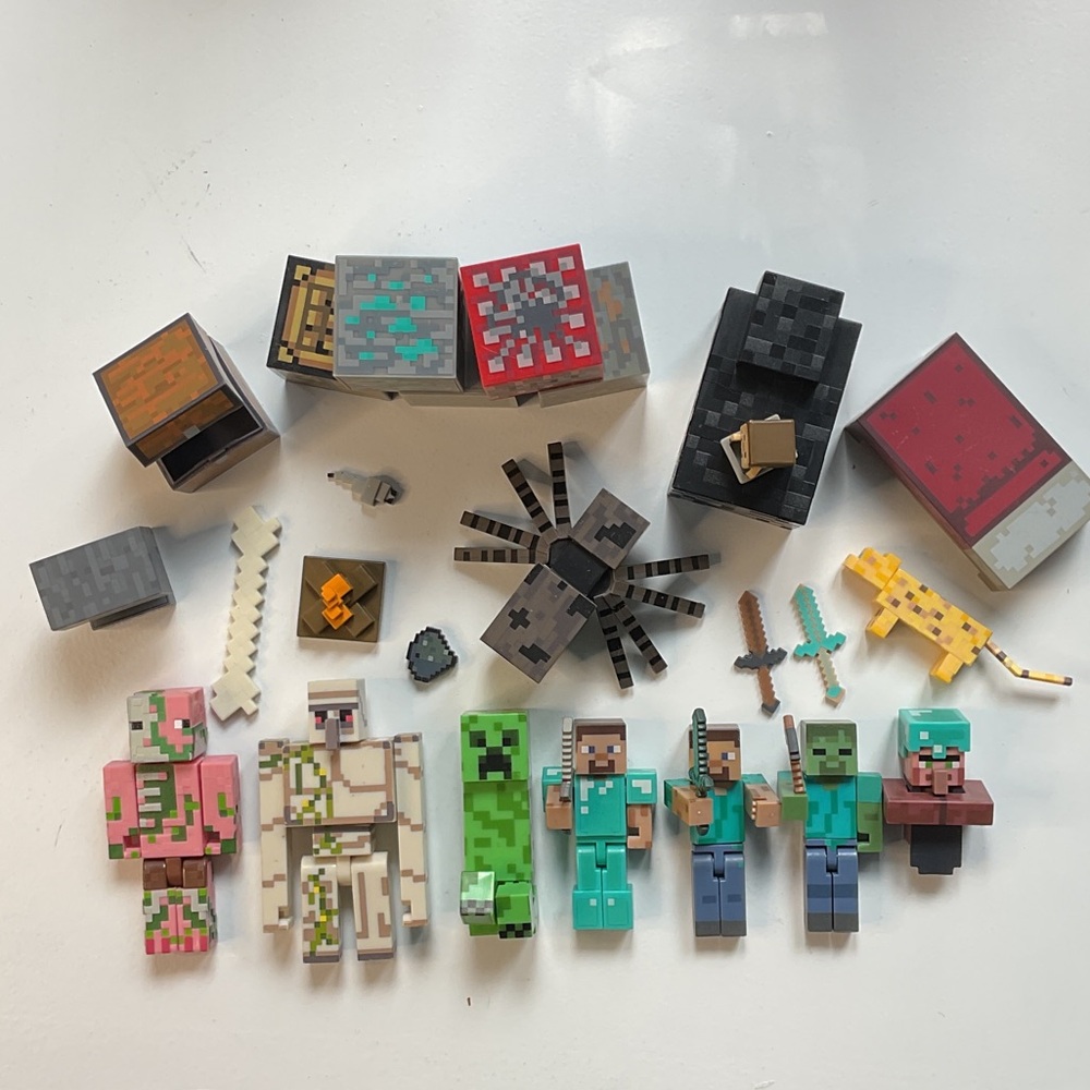 Pixel Adventure Action Figure Playset - Multicolor
